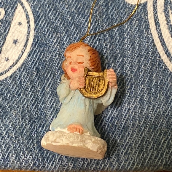 Beautiful angel choir ornaments in resin 5 in all - Picture 4 of 8